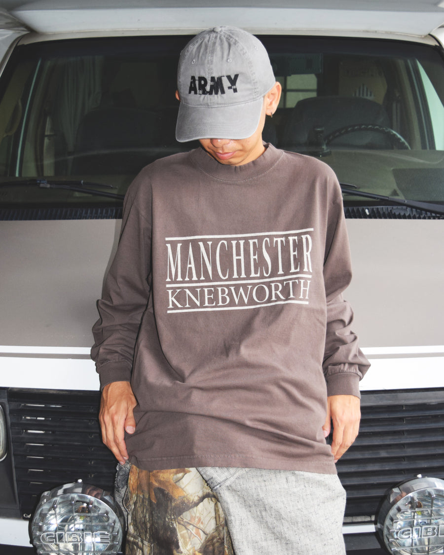 "マンチェスター" "ネブワース"カルチャーの発信源の地をスーベニア風にプリントデザインしモカ色に顔料染めしたロンT