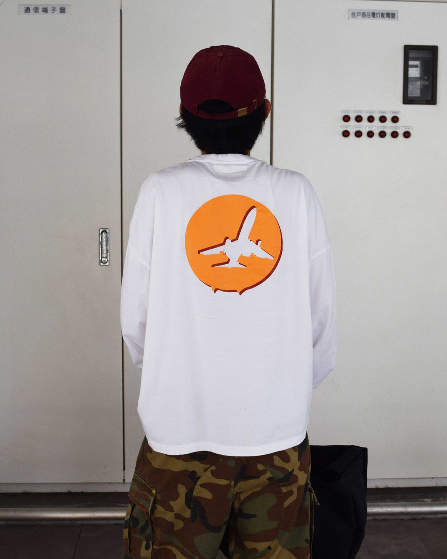 イギリス出身バンドをモチーフにした白色のロングスリーブTシャツ