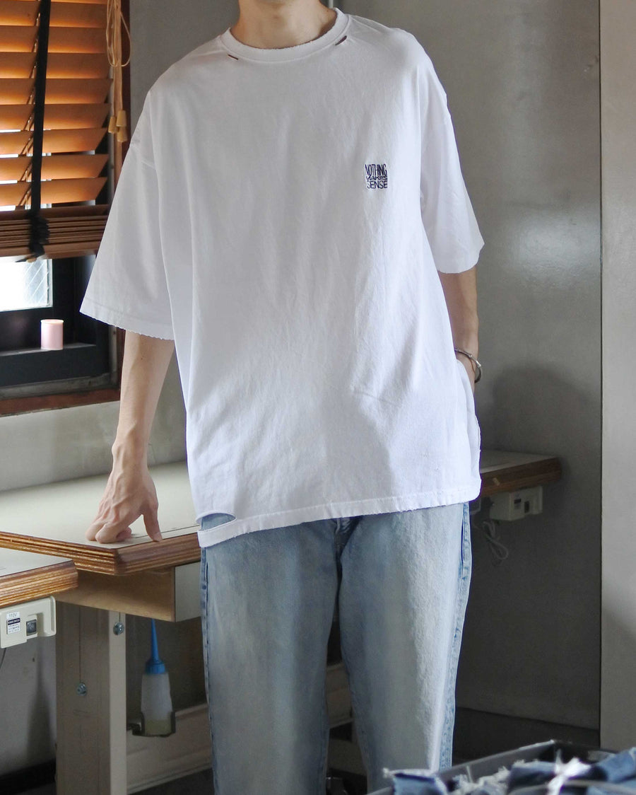 AN361 EMBROIDERY DAMAGED S/S T-S WHITE