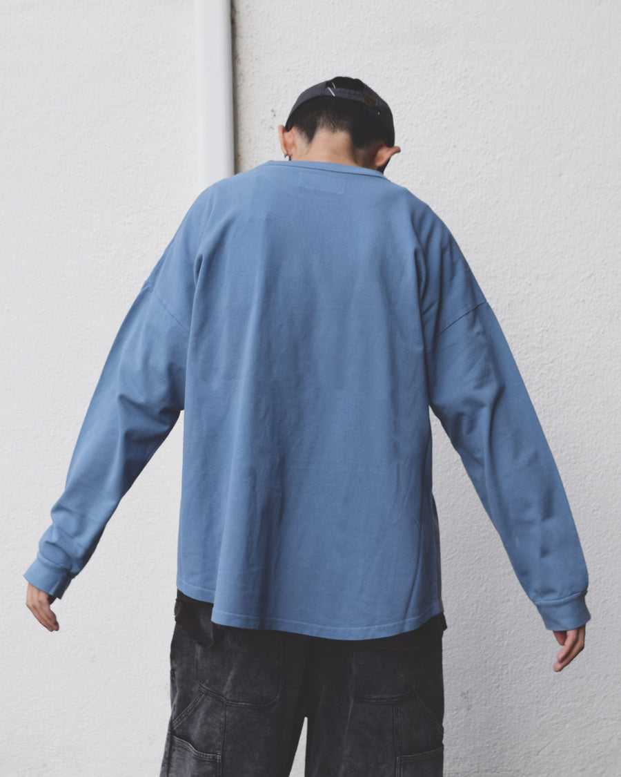 ブルー色の鹿の子生地を硫化染めしたロングスリーブTシャツ