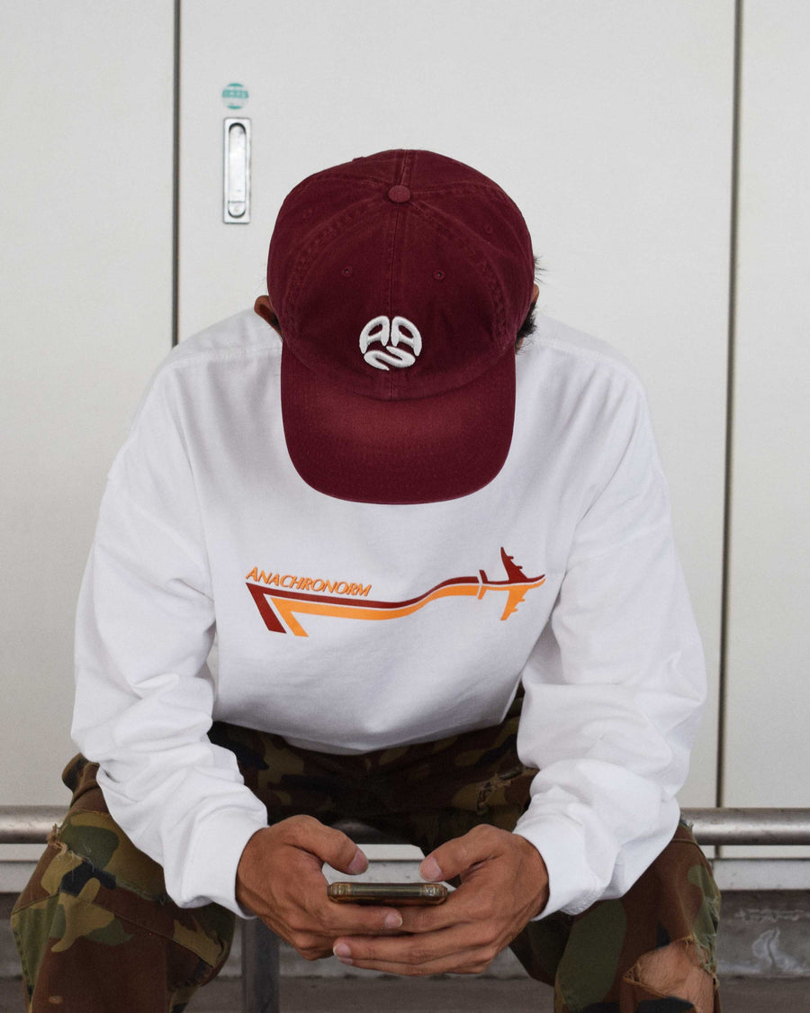 コットンツイル生地を日焼け加工させたえんじ色のキャップ