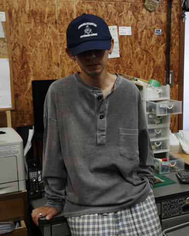 ANACHRONORM ピグメント サーマル ヘンリーネック ロングスリーブTシャツ ダスティブラック | サーフニット 顔料染め ムラ感 ヴィンテージカットソーベース 日本製