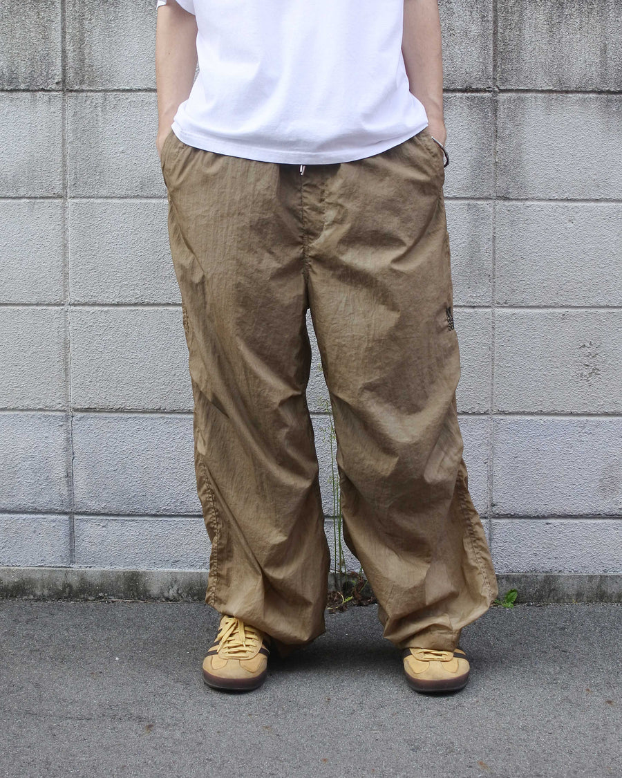 AN344 UTILITY NYLON TUCK EASY PANTS BEIGE