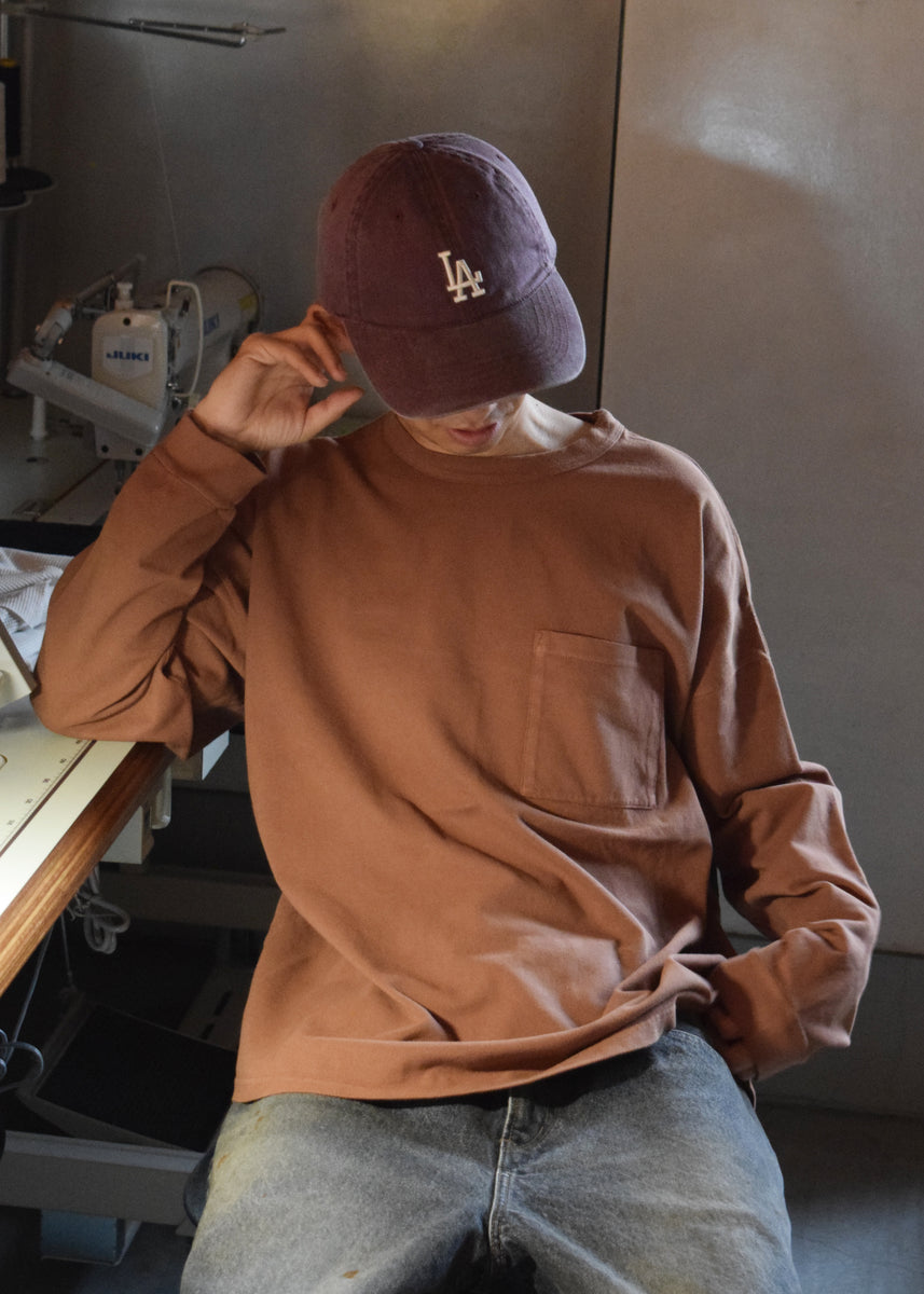 ブラウン色の鹿の子生地を硫化染めしたロングスリーブTシャツ