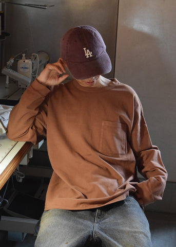 ブラウン色の鹿の子生地を硫化染めしたロングスリーブTシャツ