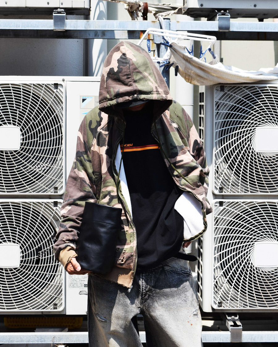 裏毛に保温性を兼ね備えたサーマル地を合わせた迷彩柄のフルジップパーカー