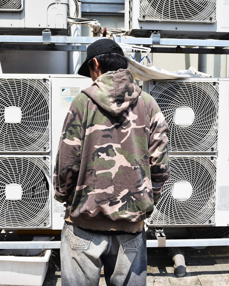 裏毛に保温性を兼ね備えたサーマル地を合わせた迷彩柄のフルジップパーカー