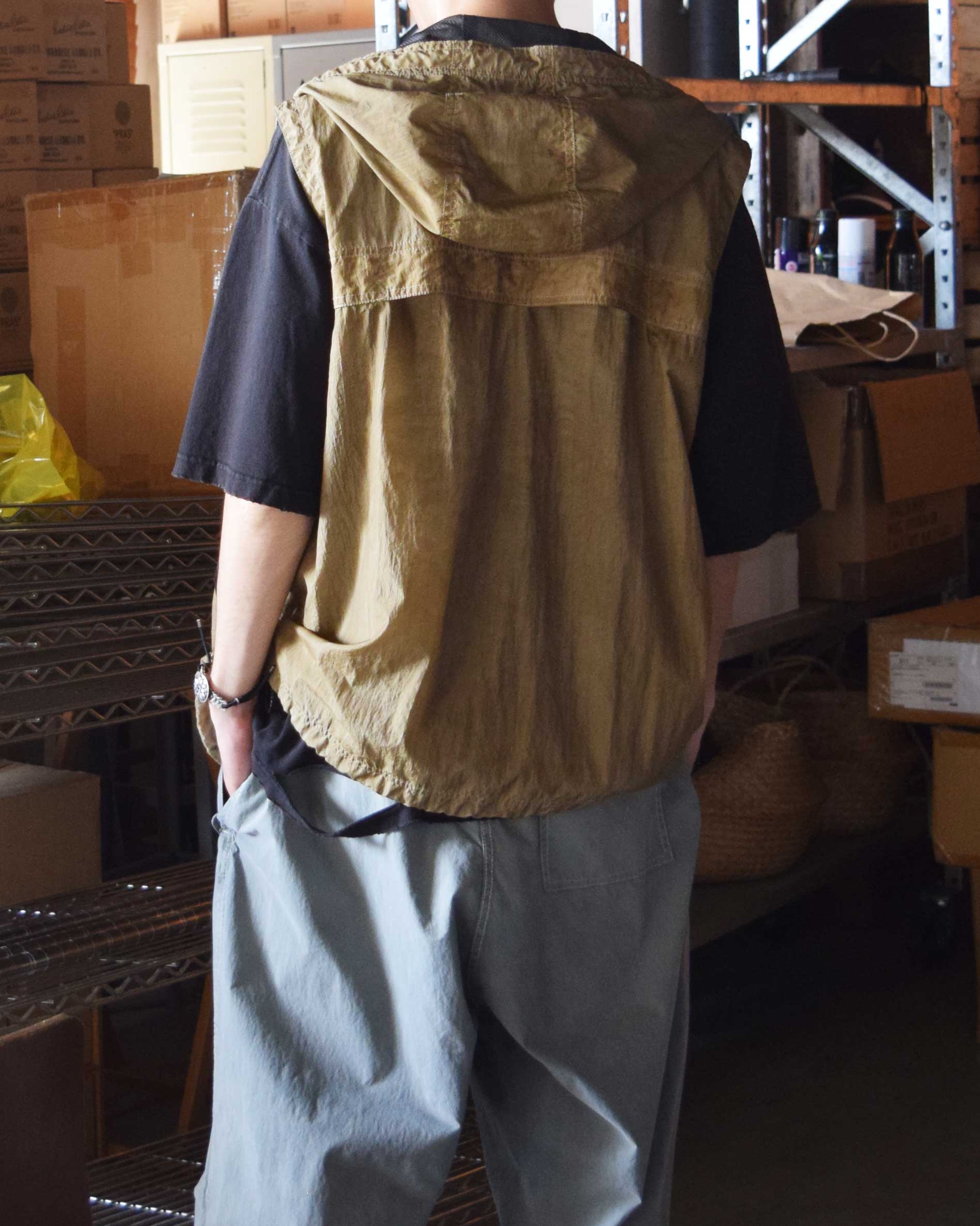 AN343 UTILITY NYLON VEST BEIGE – ANACHRONORM