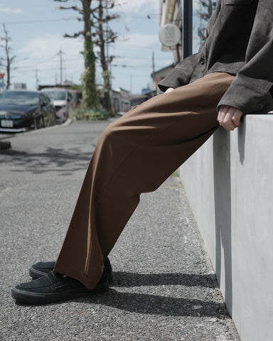 ANACHRONORM センタープレス Lポケットスラックス ポリエステルツイル素材のストレートシルエット