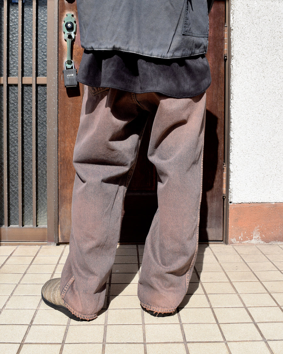 INDIGO×BROWN色に風合いよく仕上げたフロントヨークデニムパンツ