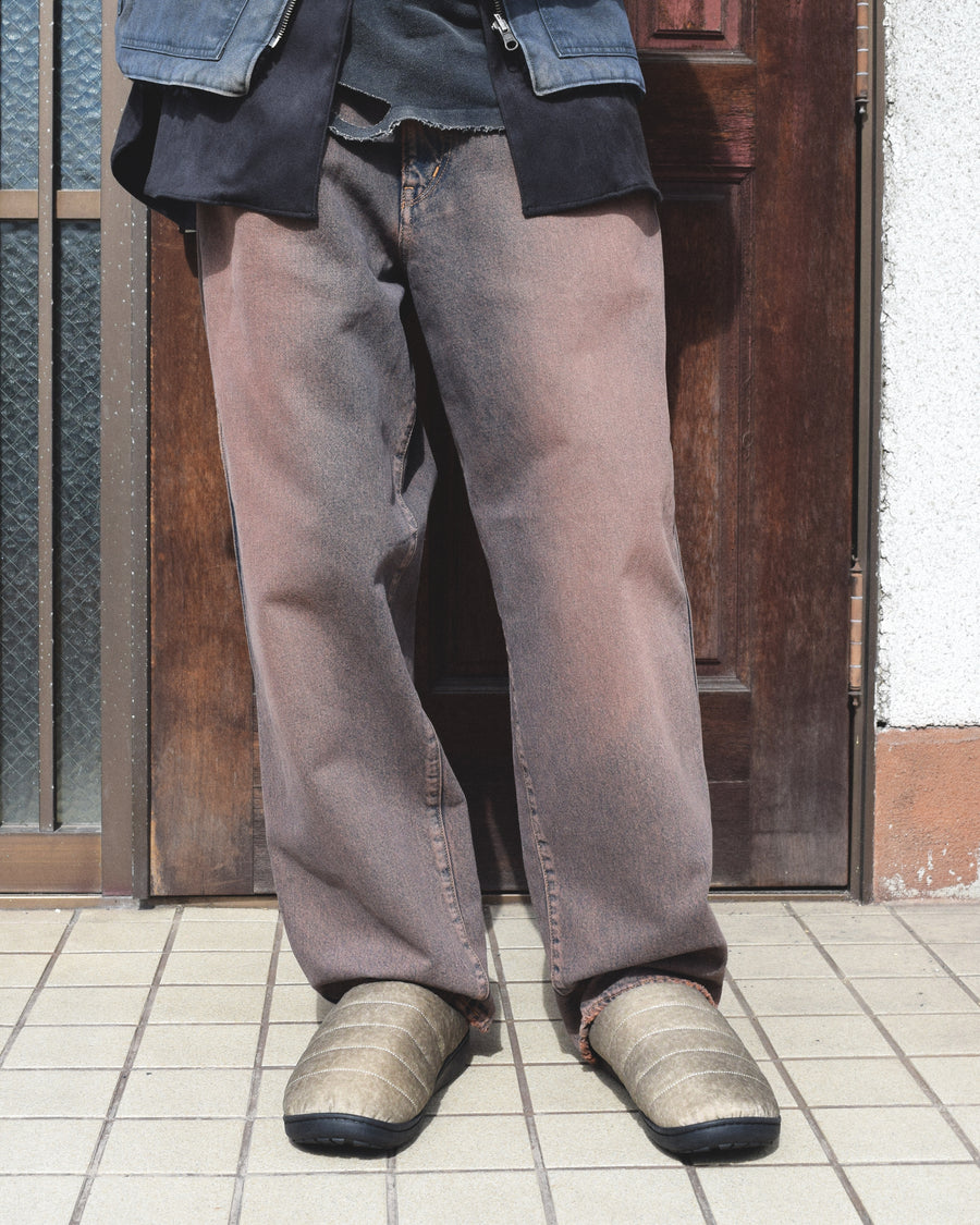 INDIGO×BROWN色に風合いよく仕上げたフロントヨークデニムパンツ