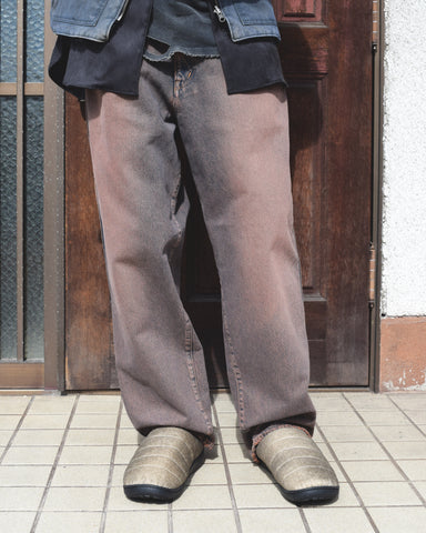 INDIGO×BROWN色に風合いよく仕上げたフロントヨークデニムパンツ