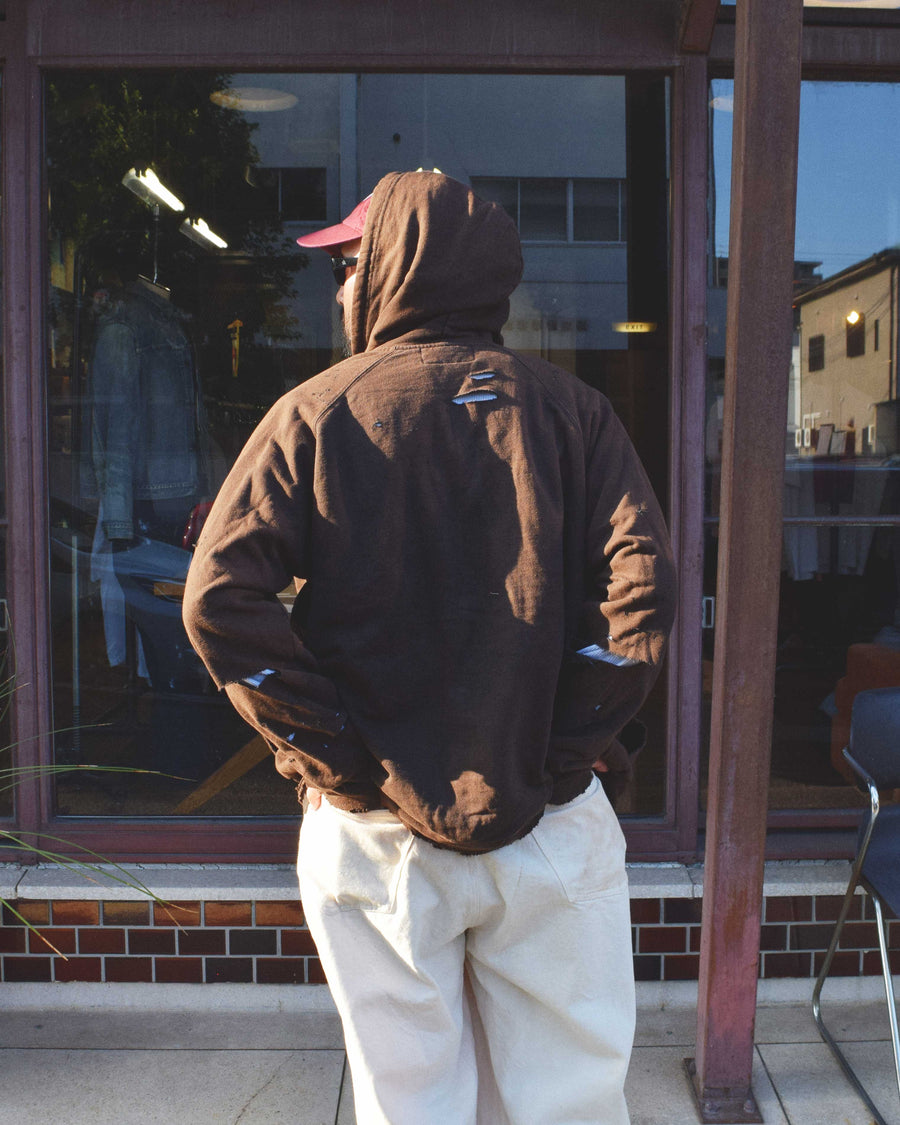 黒色のサーマルスェット生地のハードダメージスウェットパーカー