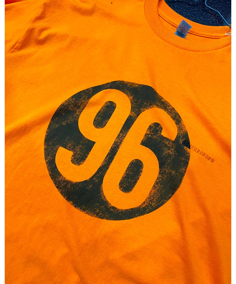 ANACHRONORM ナンバー"96" ロングスリーブTシャツ オレンジ | GILDAN 6.0oz オープンエンド糸 ワンウォッシュ 90sスケートブランド ロゴモチーフ