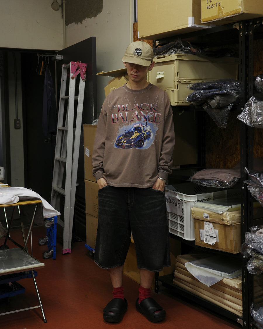 ANACHRONORM ダイド カスタムカー グラフィック ロングスリーブTシャツ ダスティブラウン | 5.6ozコーマ天竺 アメリカンカルチャーモチーフ 特殊染色 変色加工 一点一点