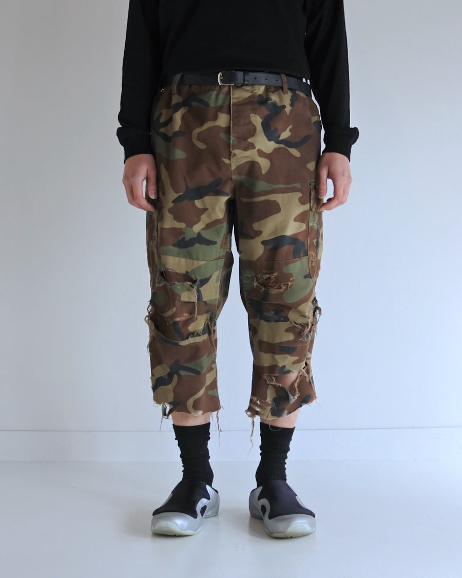 T/Cツイル生地を使用した７部丈のカモ柄パンツ