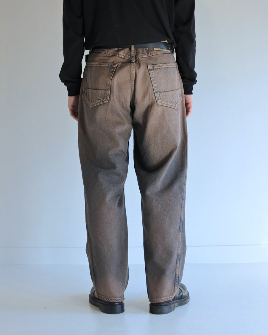 INDIGO×BROWN色に風合いよく仕上げたフロントヨークデニムパンツ