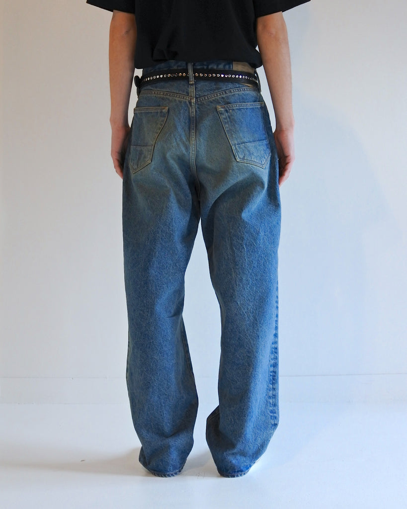 14ozハチマルデニムを採用し、5年履き続けた加工を施したインディゴワイドテーパードシルエットデニムパンツ