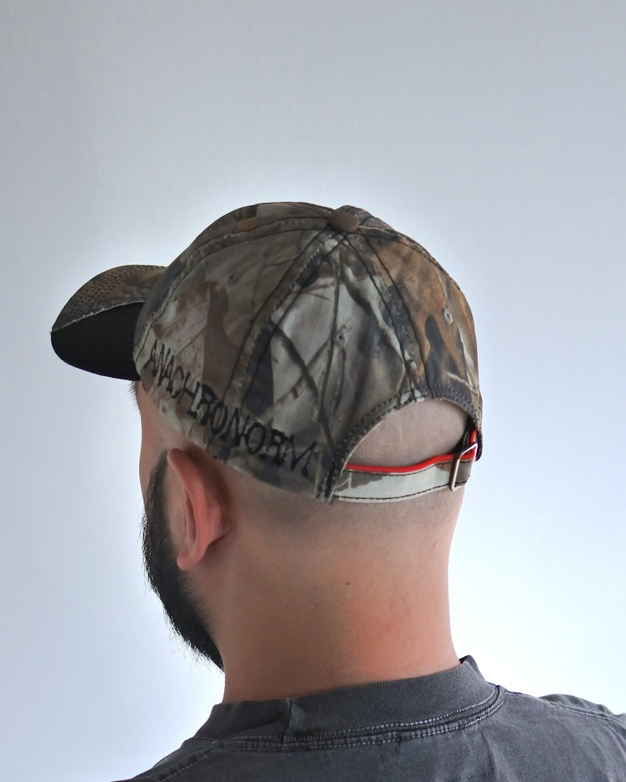 オリジナルリアルツリー生地のキャップに黒色の生地を切り替え配色にしたデザインキャップ