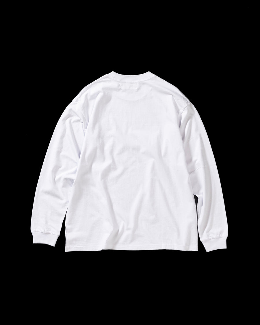 左胸にANACHRONORMのミニ刺繍が入っているベーシックな白色のロングスリーブTシャツ