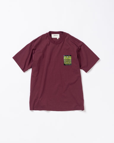 AN366 STICKER MOTIF PRINTED S/S T-S BURGUNDY