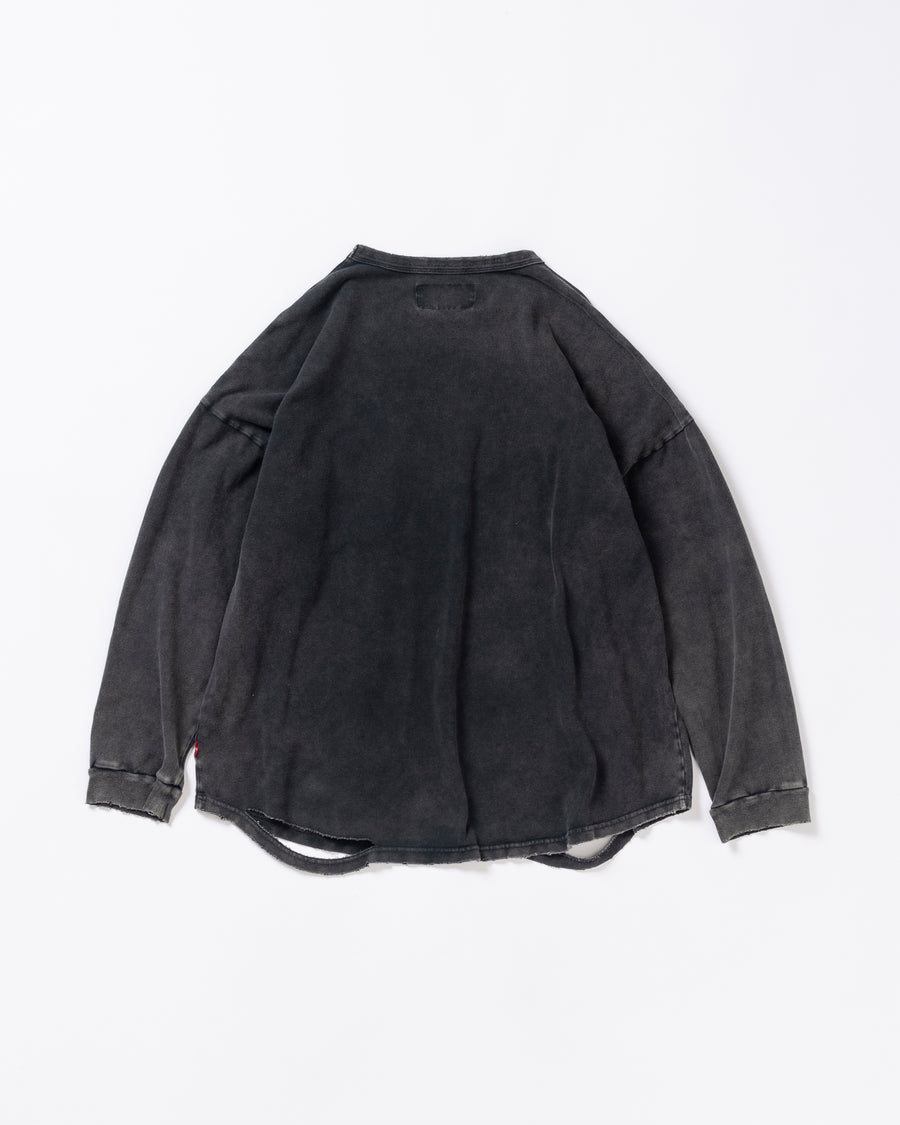 鹿の子生地を使用し硫化染サスティナブルブリーチ加工しダメージを加えた黒色のロングスリーブTシャツ