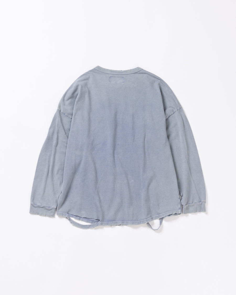 鹿の子生地を使用し硫化染サスティナブルブリーチ加工しダメージを加えたライトブルー色のロングスリーブTシャツ