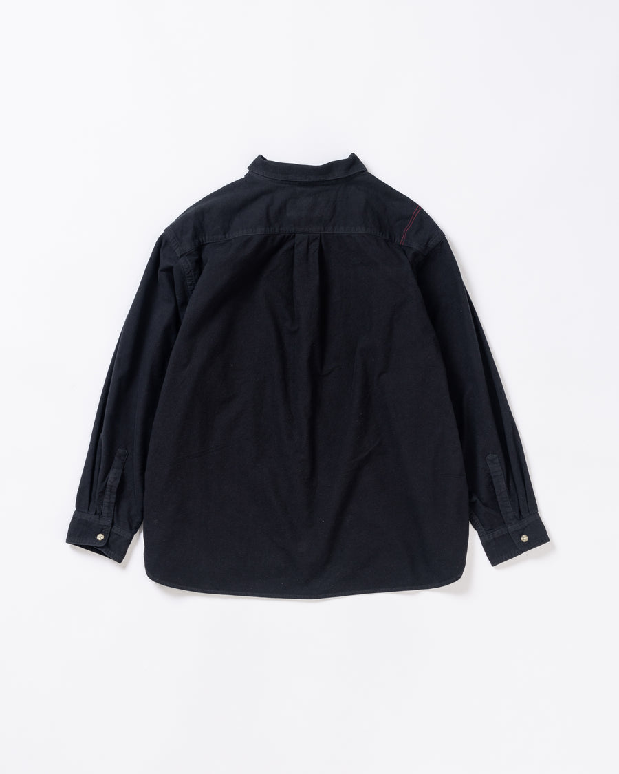 ソフトなタッチのコットンスウェード素材を使用したブラック色のワイドシルエットシャツ