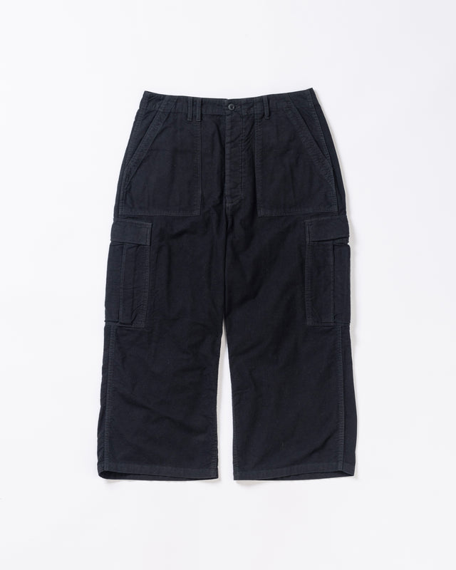 ソフトなタッチのコットンスウェード素材を使用したブラック色のベイカーカーゴパンツ