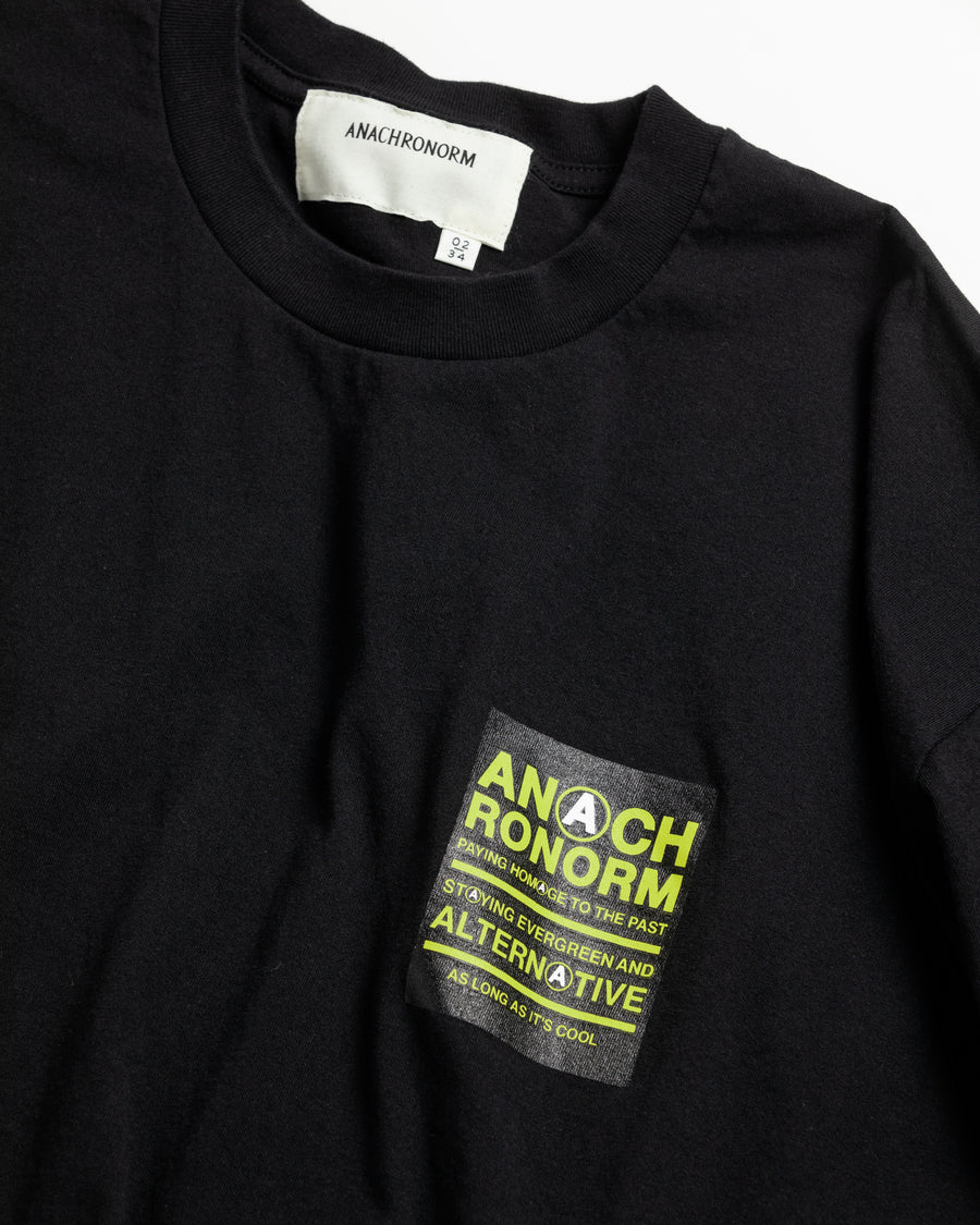 AN366 STICKER MOTIF PRINTED S/S T-S BLACK