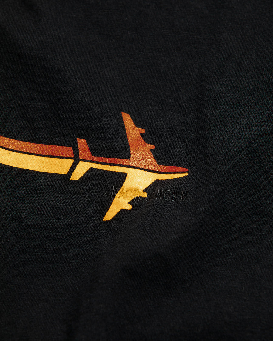 イギリス出身バンドをモチーフにした黒色のロングスリーブTシャツ