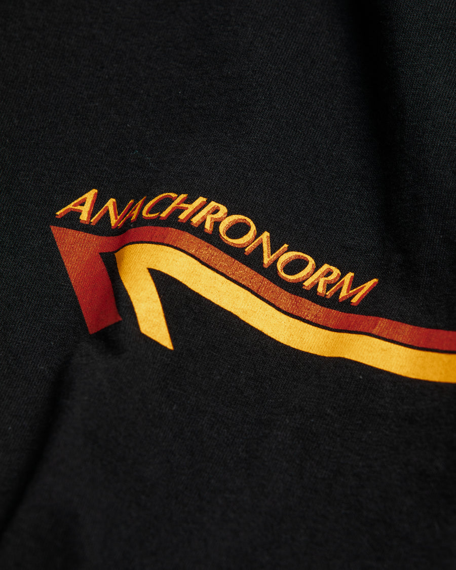 イギリス出身バンドをモチーフにした黒色のロングスリーブTシャツ