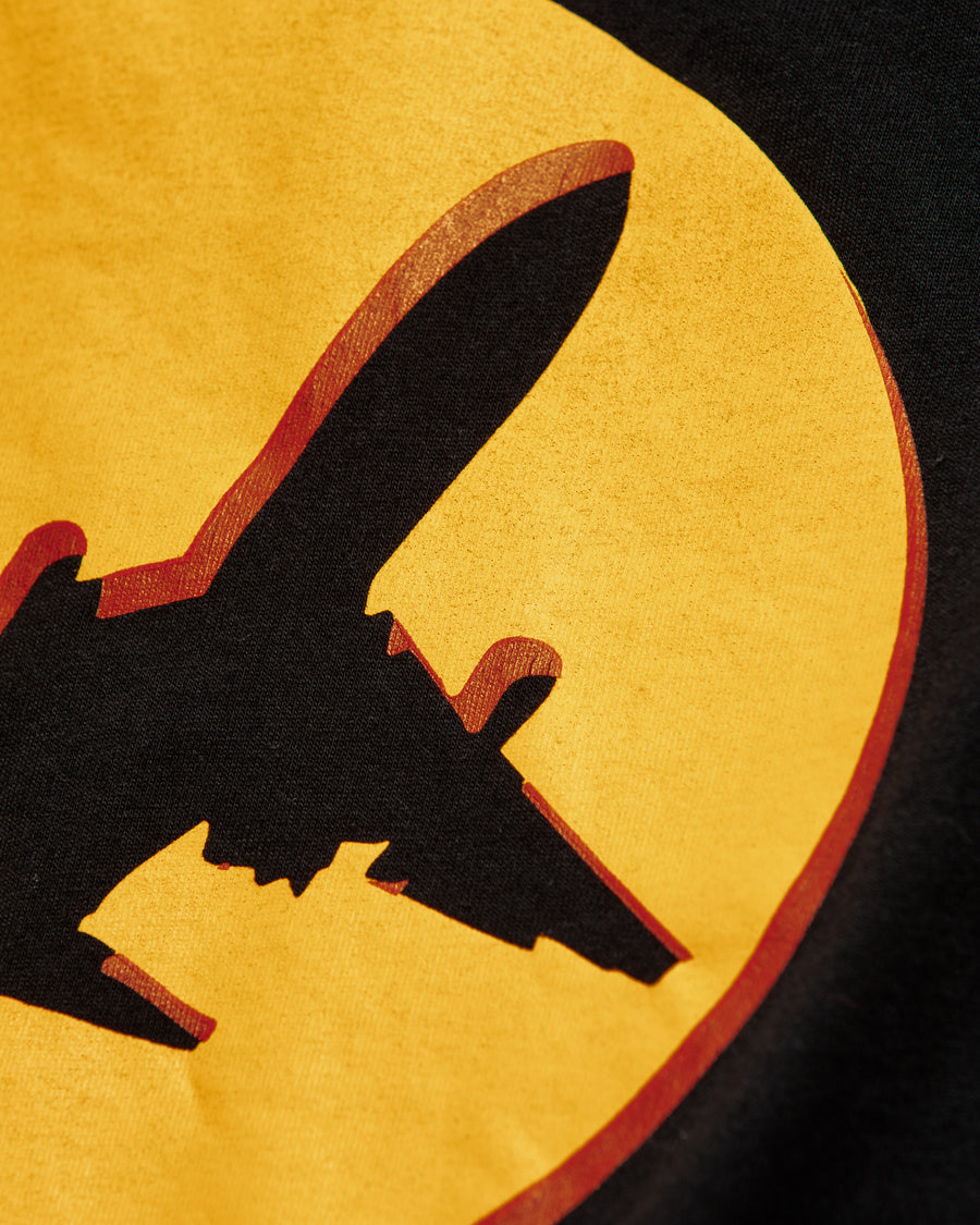 イギリス出身バンドをモチーフにした黒色のロングスリーブTシャツ