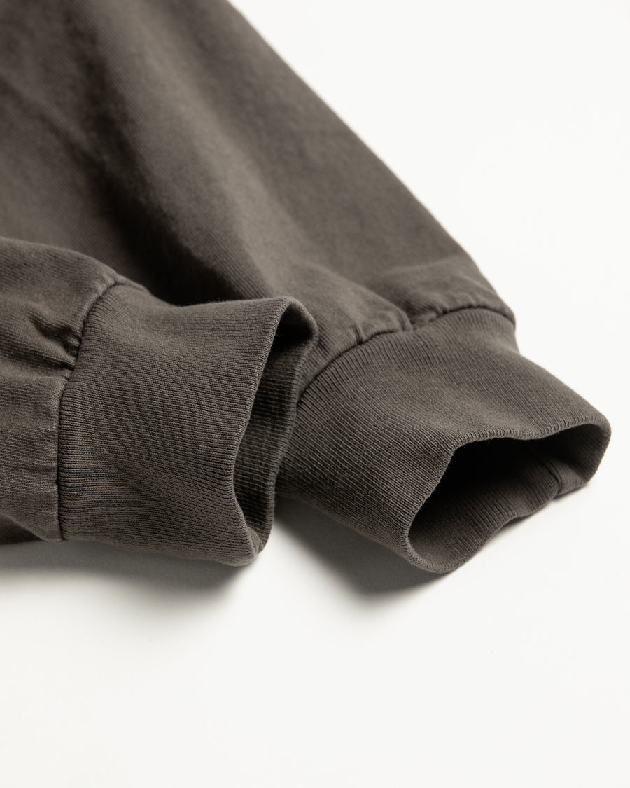 "マンチェスター" "ネブワース"カルチャーの発信源の地をスーベニア風にプリントデザインしモカ色に顔料染めしたロンT