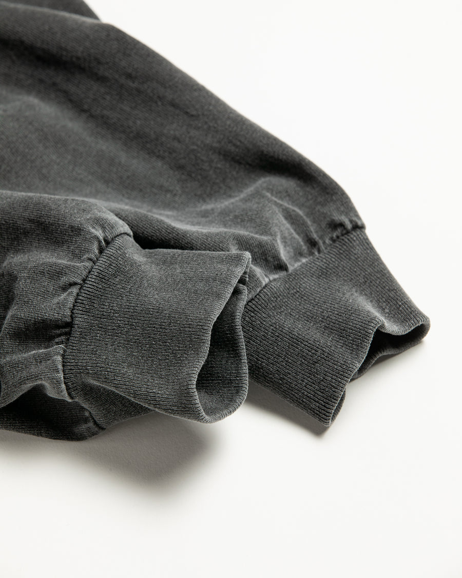 "マンチェスター" "ネブワース"カルチャーの発信源の地をスーベニア風にプリントデザインしブラックに顔料染めしたロンT