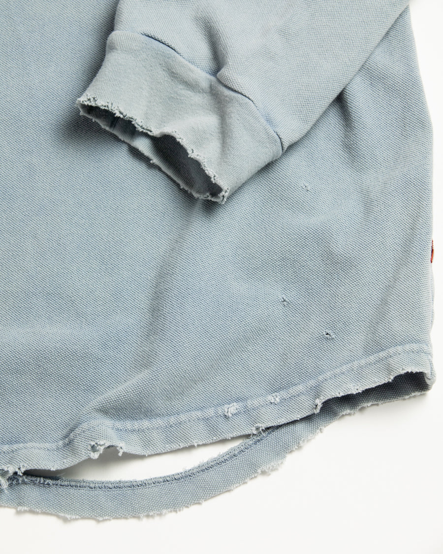 鹿の子生地を使用し硫化染サスティナブルブリーチ加工しダメージを加えたライトブルー色のロングスリーブTシャツ