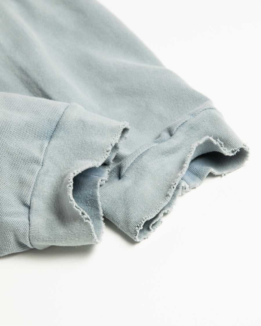 鹿の子生地を使用し硫化染サスティナブルブリーチ加工しダメージを加えたライトブルー色のロングスリーブTシャツ