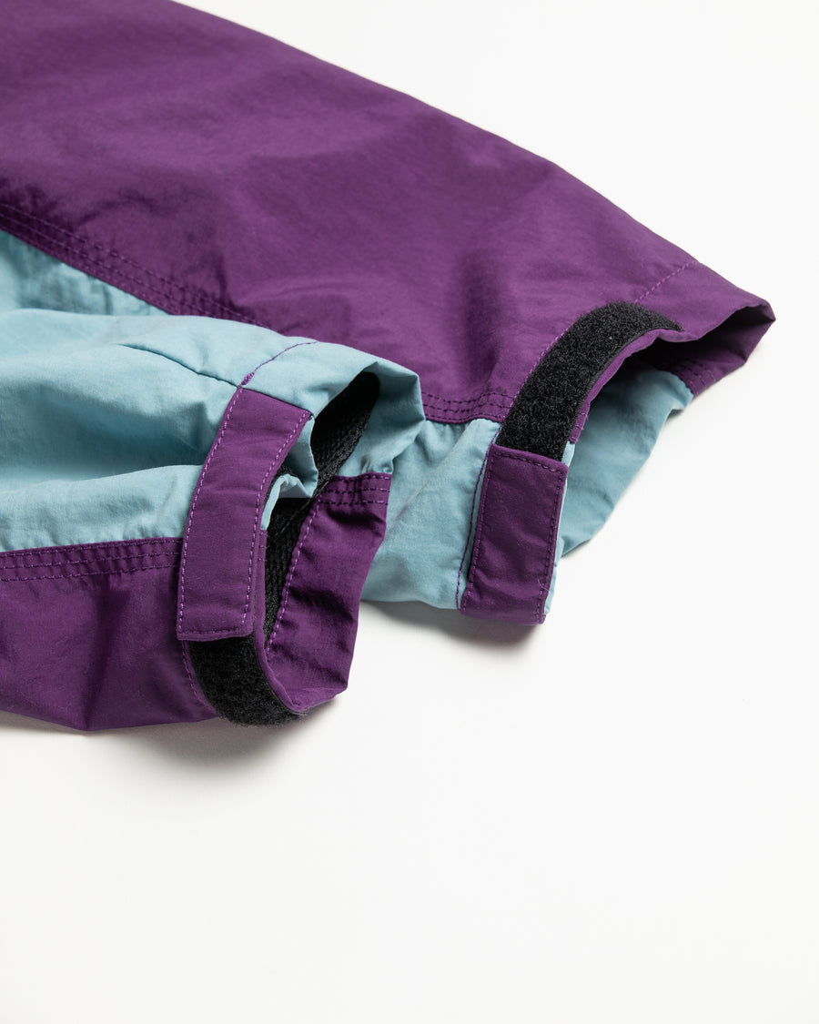 総裏メッシュのウィンドブレーカー。
90年代の某アウトドアブランドからイメージし、ブルーとパープルの配色のデザインが特徴です。
