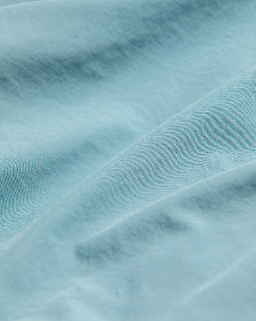 総裏メッシュのウィンドブレーカー。
90年代の某アウトドアブランドからイメージし、ブルーとパープルの配色のデザインが特徴です。