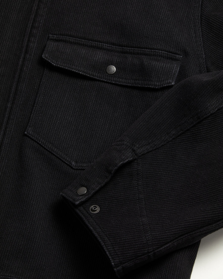 ヘビーピケワークジャケットは、上質で肉厚なピケ素材を使用し、無骨さときれいな落ち感を兼ね備えた一着です。13オンスの先染め硫化ピケは重厚感と柔らかさが特徴で、着用を重ねることで硫化染料ならではの味わい深い経年変化が生まれます。加工はワンウォッシュ仕上げです。
The Heavy Pique Work Jacket is made from premium, heavyweight pique fabric that blends rugged character with a clean, refined drape. The 13oz pre-dyed sulfide pique offers both substantial weight and softness, gradually developing a rich patina with wear. The jacket is finished with a one-wash treatment.