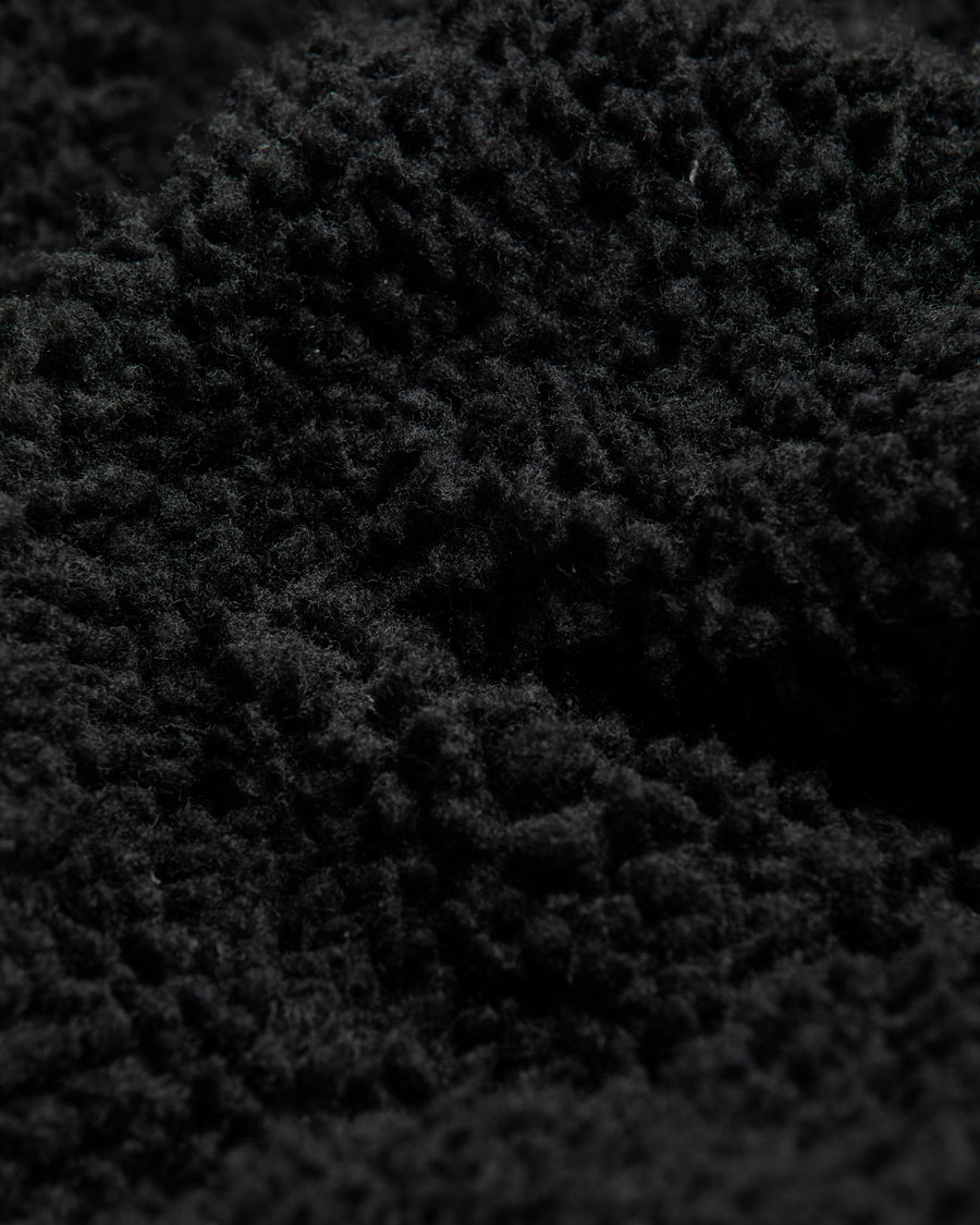 ■リバーシブルで着用が可能なダック×ボアのワークベスト。
カラーはブラック。
某ワークブランドよりも生地の重量が軽量なのでストレスの少ないライトな着用感も魅力的です。

■表地 : 11号帆布生地
頒布の中で最も薄手の11号を使用しており、強度・耐久性に優れ、着用を重ねるごとにアタリなどの経年変化を感じられる素材です。
■裏地 : シープボア
毛足がありながら、ざらつきが少ないソフトなボア生地です。

■加工 : 特殊エイジング加工/サンフェードダメージ加工
水や薬品の使用量を軽減させながら生地の凹凸部分のアタリを強調させ、同時に脱色させる特殊加工です。
さらにダメージ加工を施しております。