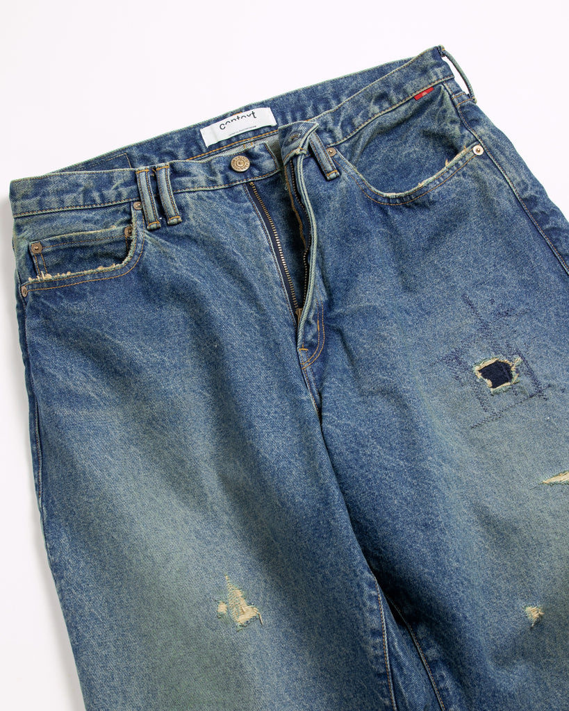 14ozハチマルデニムを採用し、5年履き続けた加工を施し、さらに独自のリメイクを追加したインディゴワイドテーパードシルエットデニムパンツ