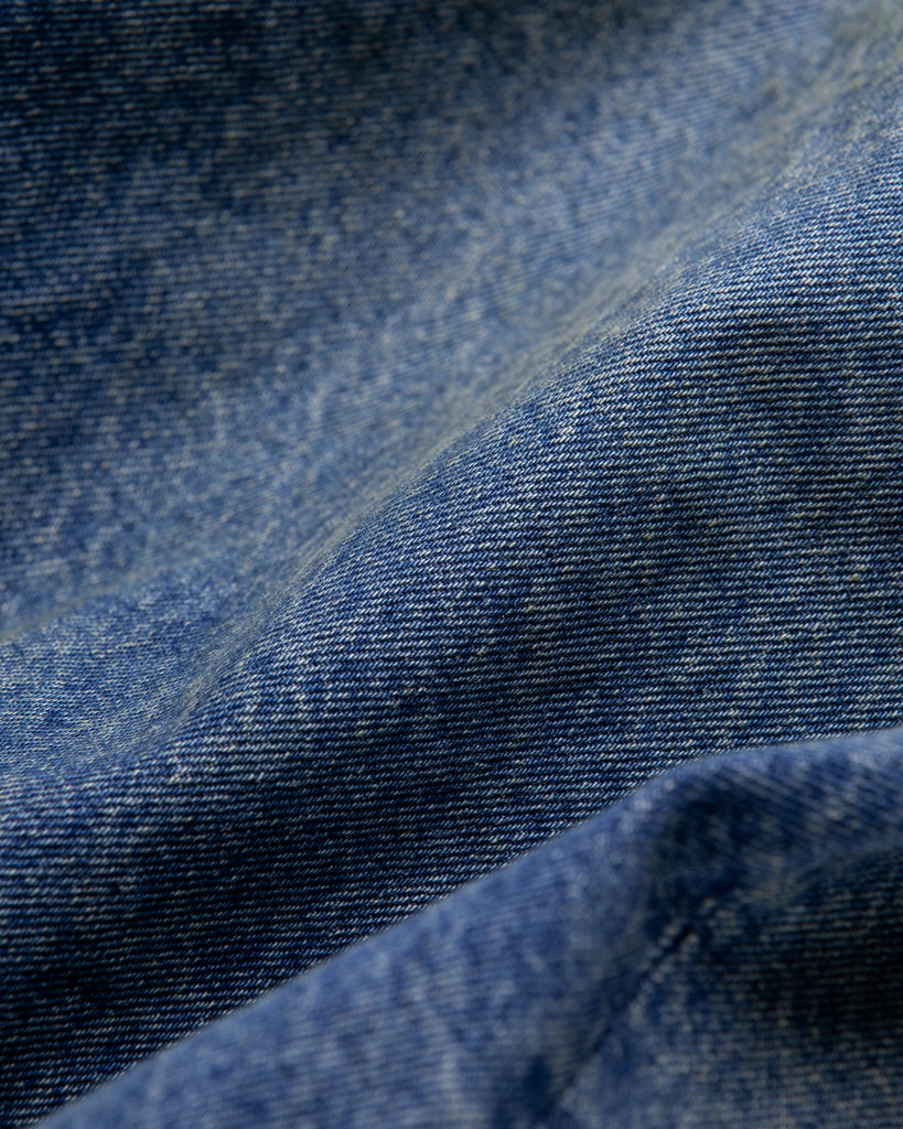 14ozハチマルデニムを採用し、5年履き続けた加工を施し、さらに独自のリメイクを追加したインディゴワイドテーパードシルエットデニムパンツ