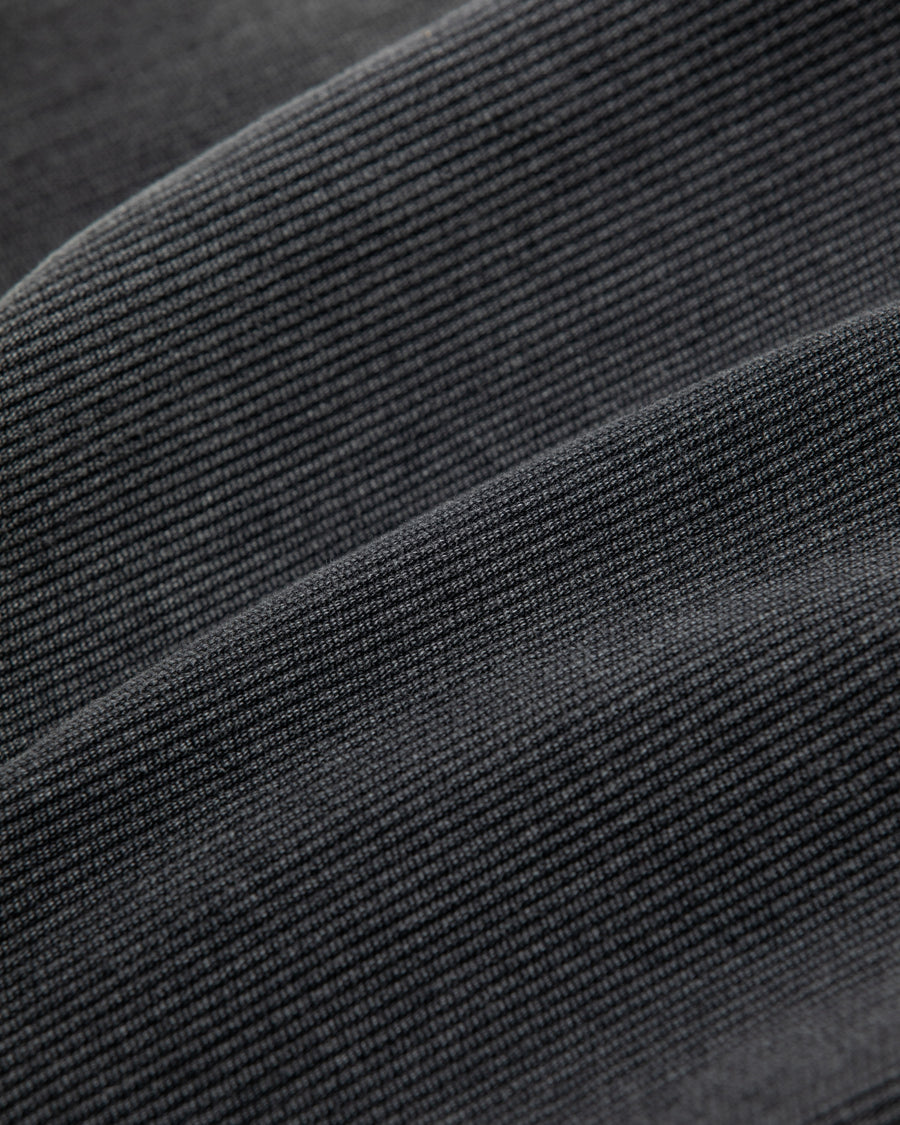 上質で肉厚なピケ素材を使用したトラウザー。無骨さの中に上品な落ち感を持ち、深みのあるブラックカラーが魅力です。硫化染料による染色とエイジング加工により、着込むほどに味わい深い経年変化を楽しめます。A trousers crafted from premium, heavy pique fabric. It balances ruggedness with a refined drape, finished in a deep black hue. Sulfur dyeing and aging treatment give it a rich patina that evolves beautifully over time.