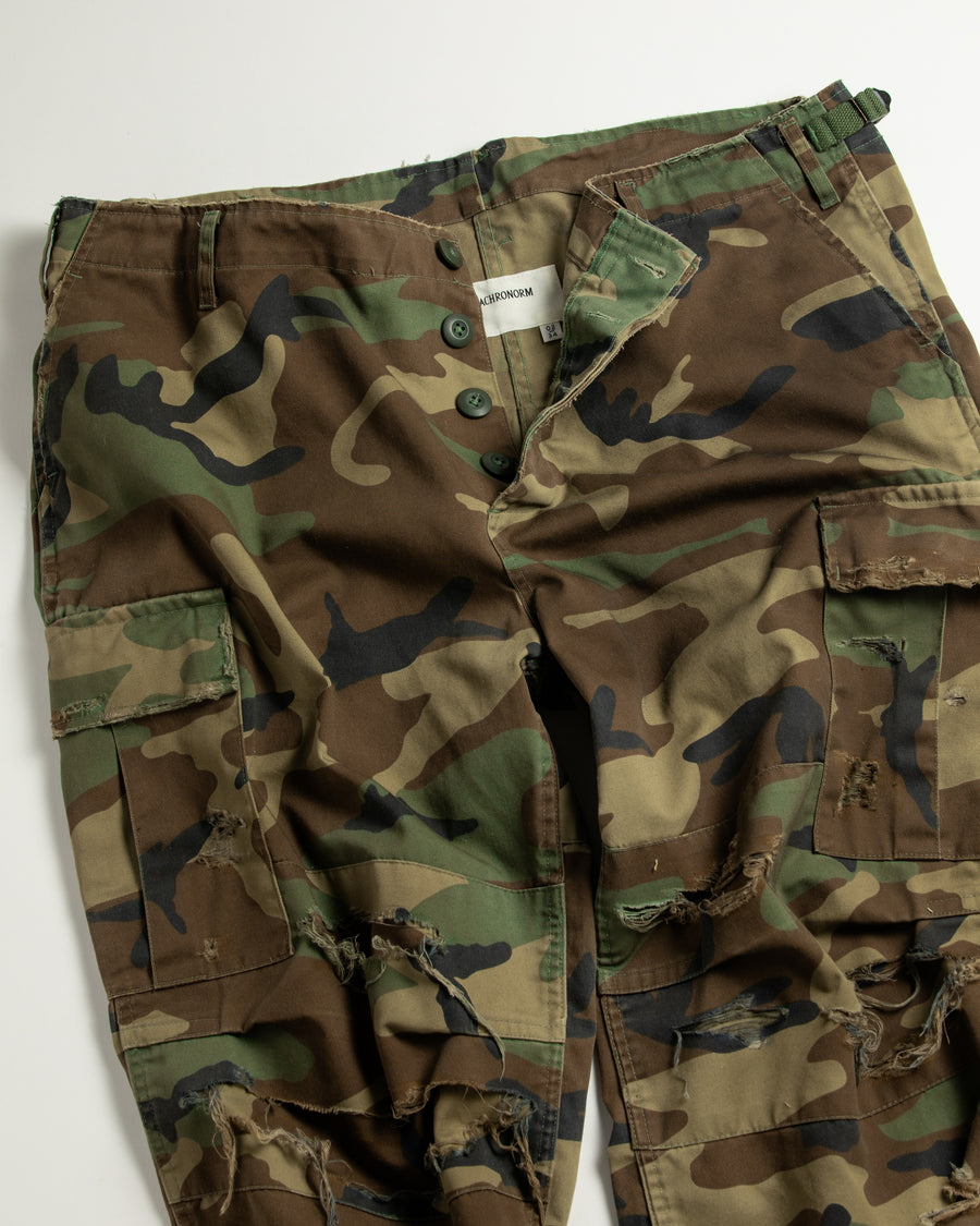 T/Cツイル生地を使用した７部丈のカモ柄パンツ