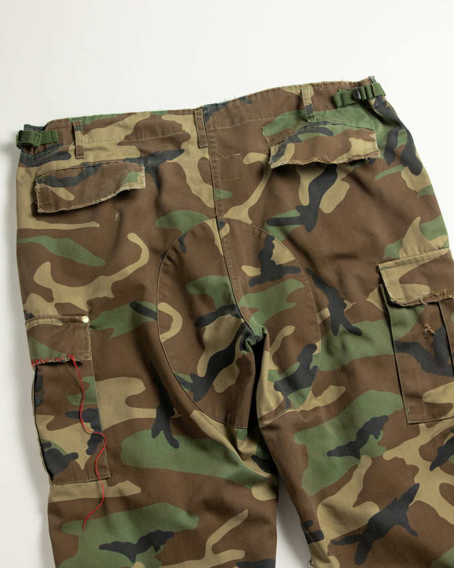 T/Cツイル生地を使用した７部丈のカモ柄パンツ