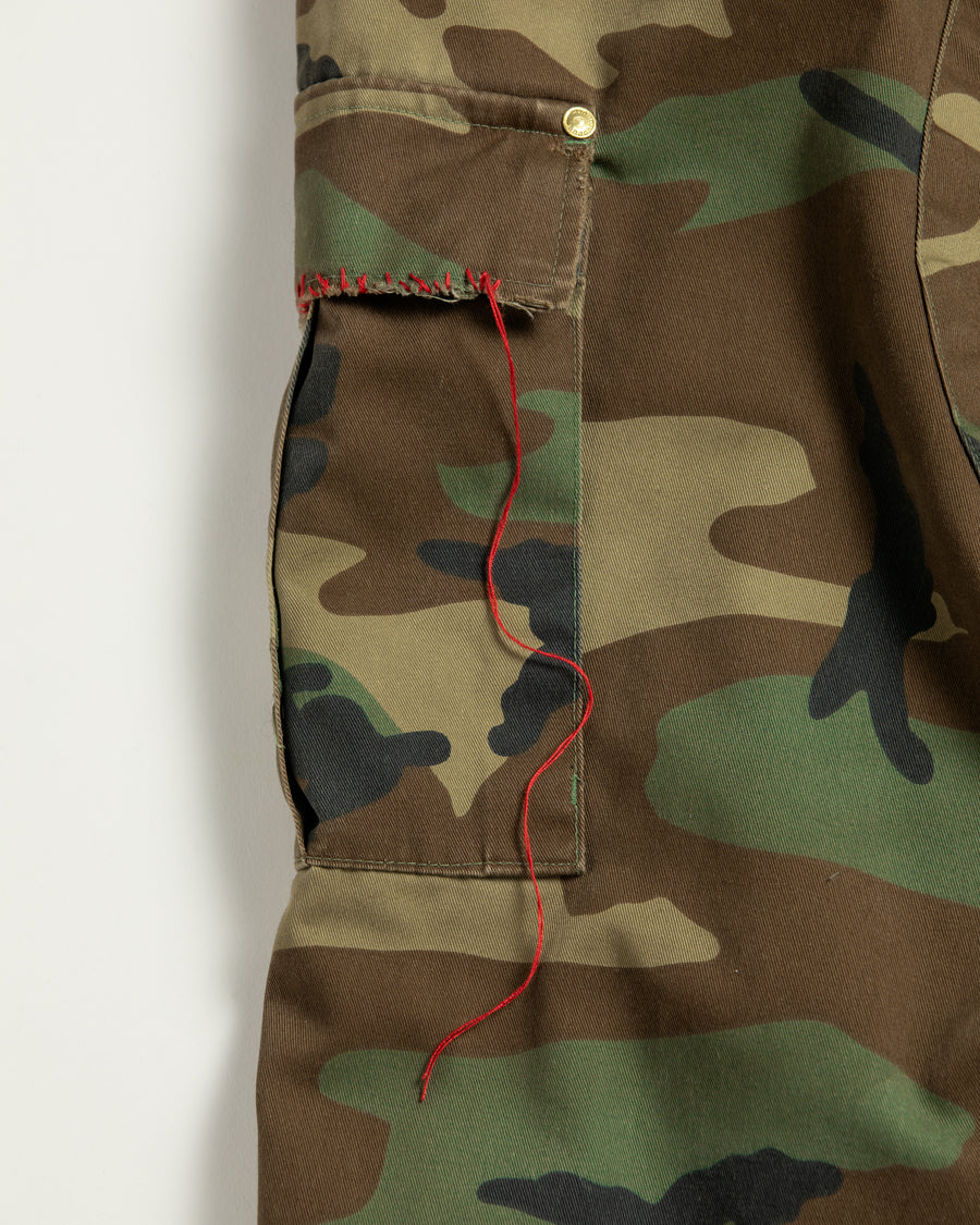 T/Cツイル生地を使用した７部丈のカモ柄パンツ