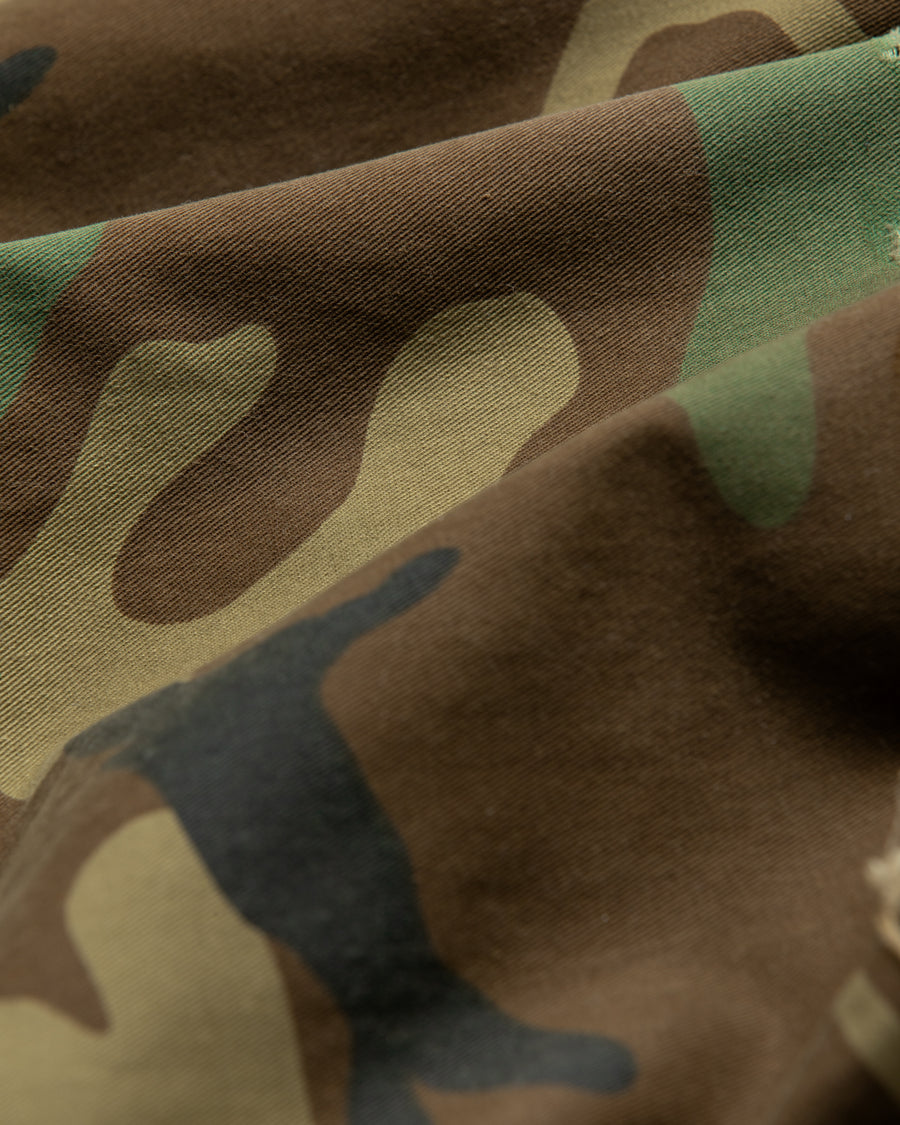 T/Cツイル生地を使用した７部丈のカモ柄パンツ