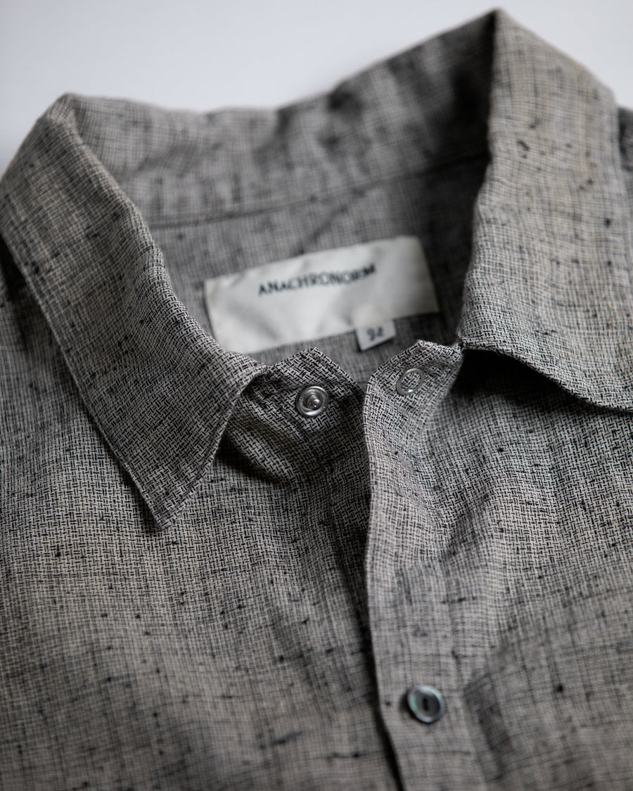 グレーのリネン生地を使用したリメイクワイドシャツ