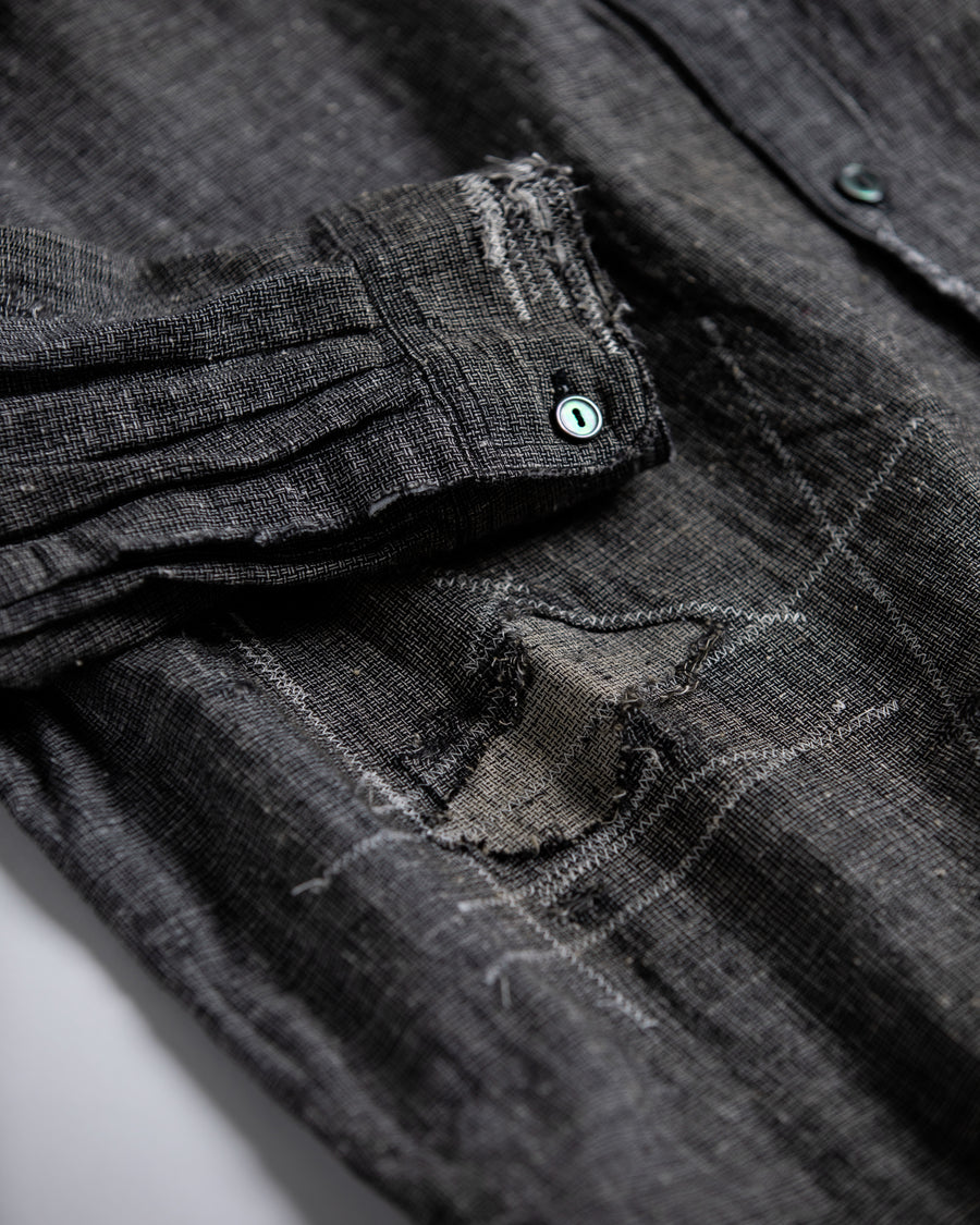 ブラックのリネン生地を使用したリメイクワイドシャツ